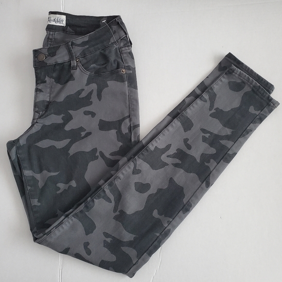 Old Navy Mid-Rise Camo Rockstar Skinny Jeans, 4 - Picture 2 of 9